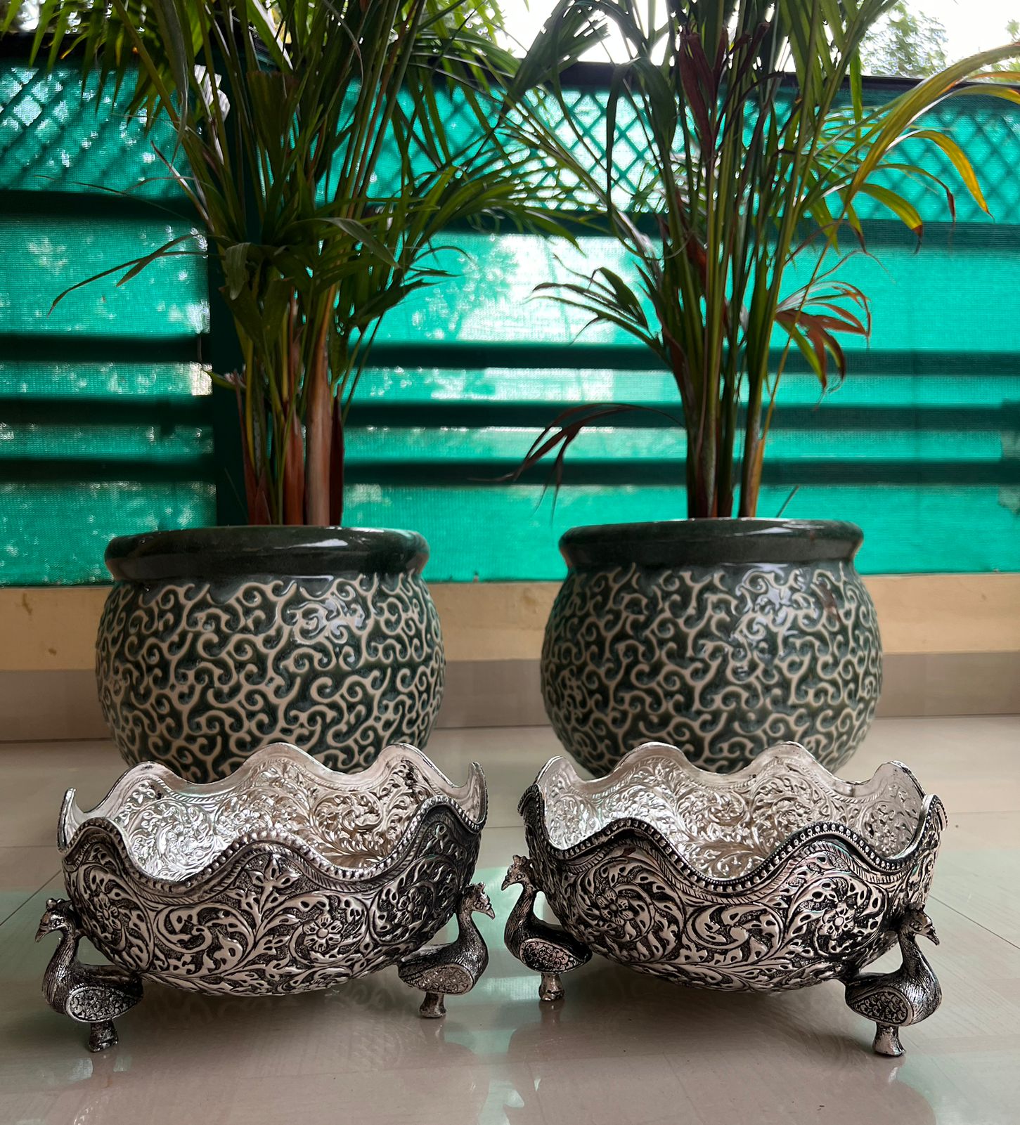 Antique finish German silver 3 legged swan urli bowl for home décor, 1 piece